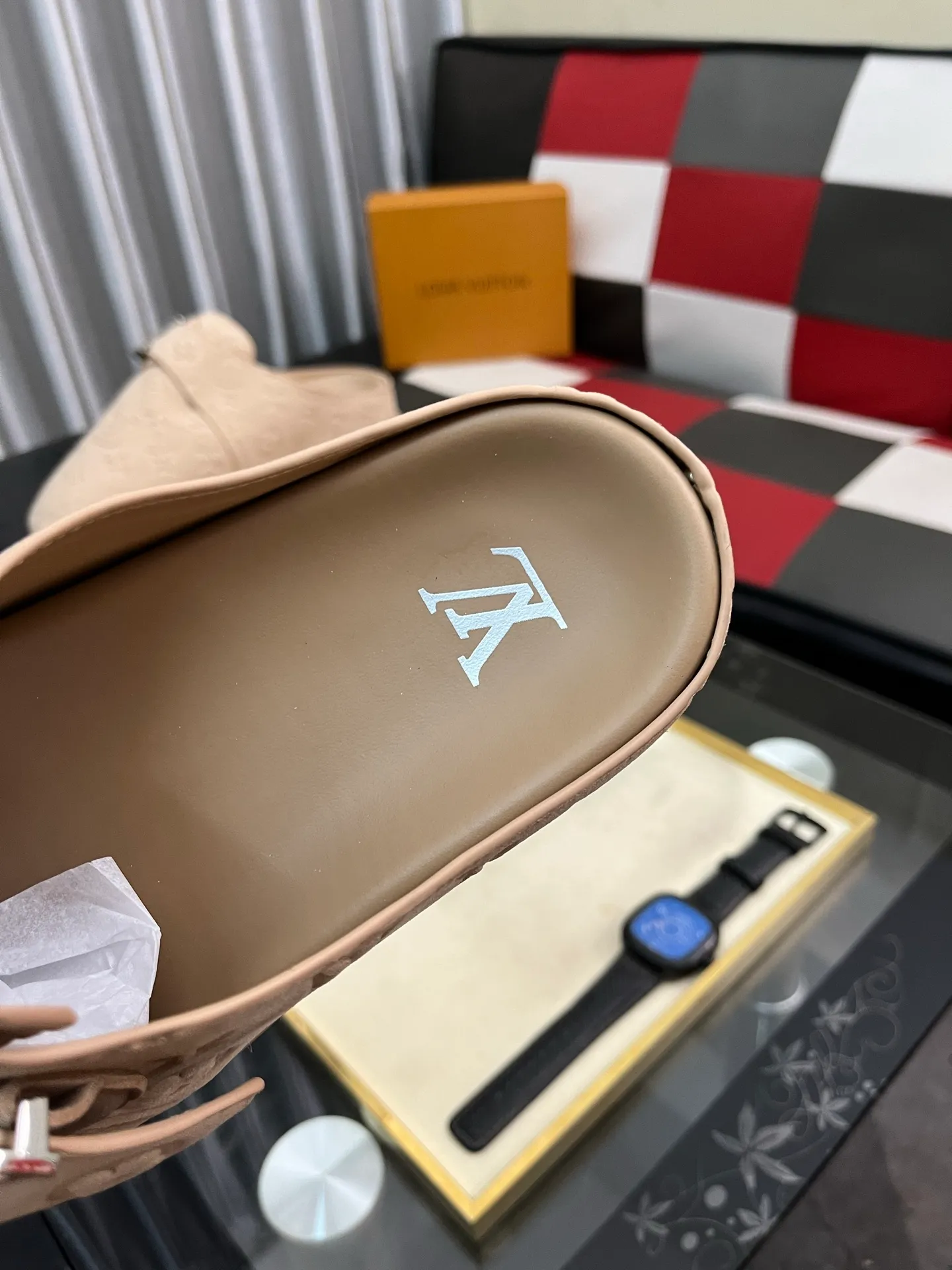 Men's shoes 💰380⌚️⌚️2025 new men's casual sandals and slippers, made of suede cow leather, with Monogram pattern to highlight the trendy style. Adjustable straps illuminated with LV letters, while a resilient insole and micro outsole provide lightweight comfort. Made of suede cow leather with embossed Monogram pattern and brand element metal hardware✅Adjustable straps➕Tough insole‼ ️Micro outsole. Comfortable and easy to wear‼ ️size: 38-446️⃣Colors available